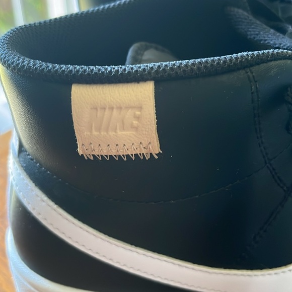 Women’s High Top Nike Sneakers. - Picture 2 of 6